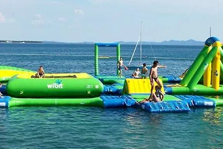 Lucica 2 * فير