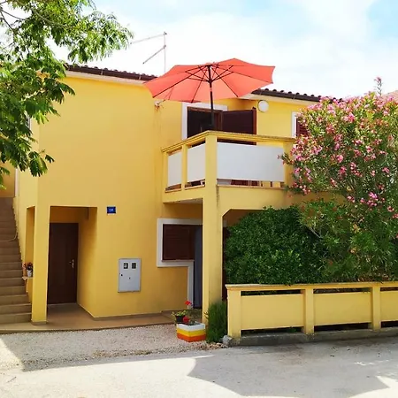 Apartment Lucica 2 *