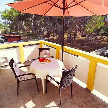 Apartment Lucica 2 *